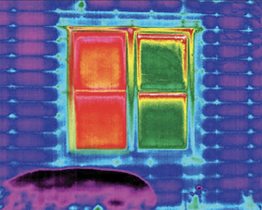 infrared comparison showing reduced heat loss with insulated window coverings